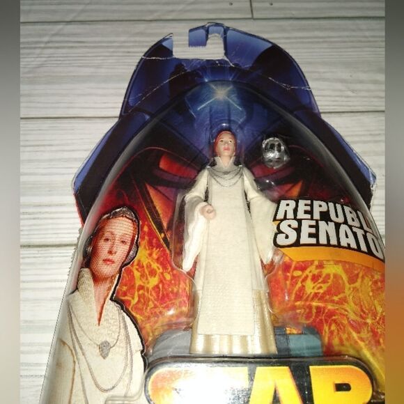Hasbro Star Wars: Revenge of the Sith Mon Mothma Republic Senator Action Figure - Picture 5 of 8